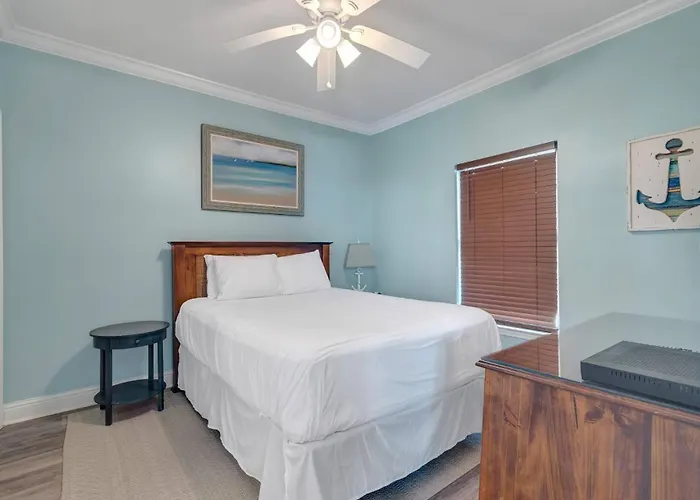 Holiday home Crystal Shores 1201